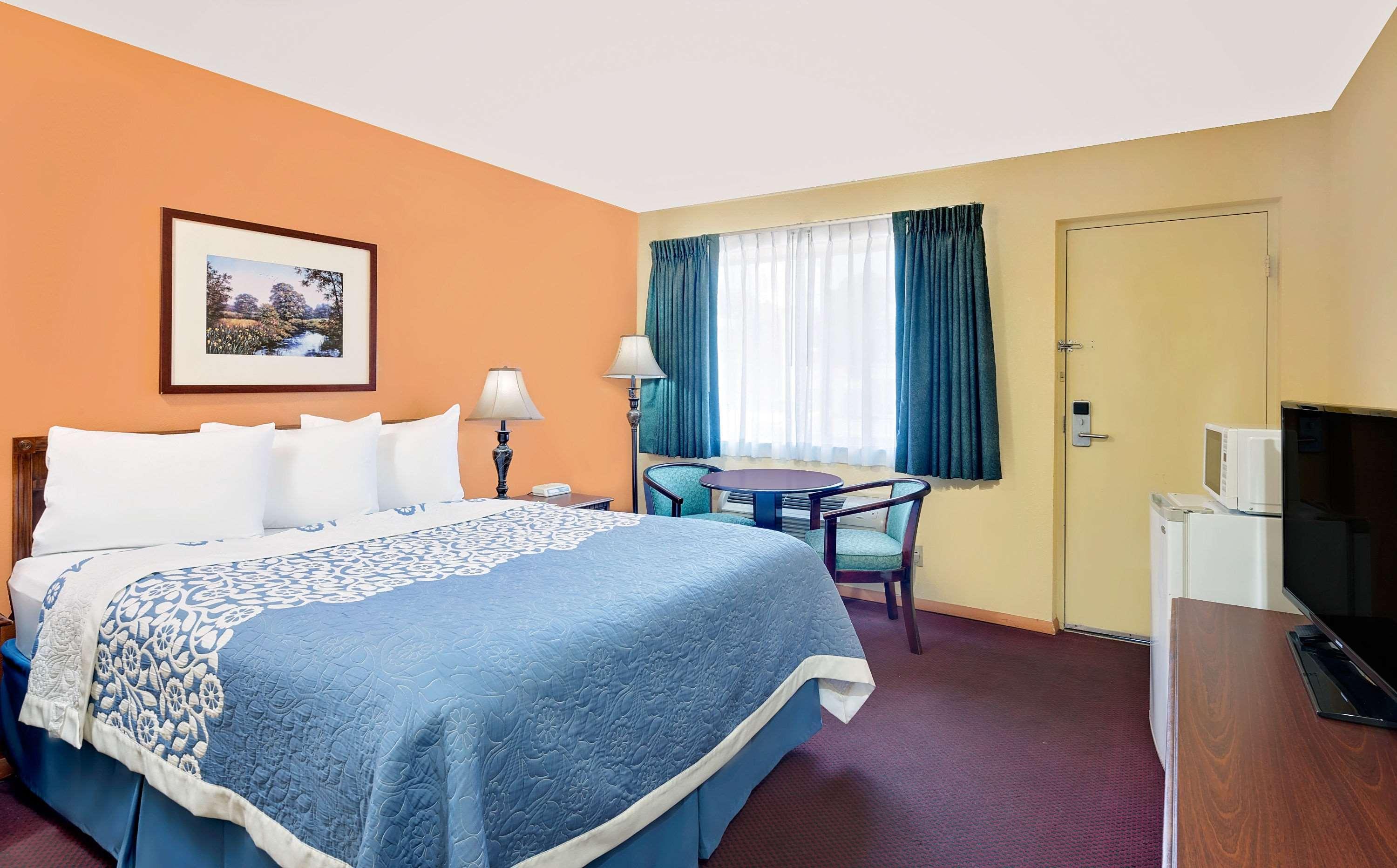 Days Inn By Wyndham Waynesboro Exterior photo